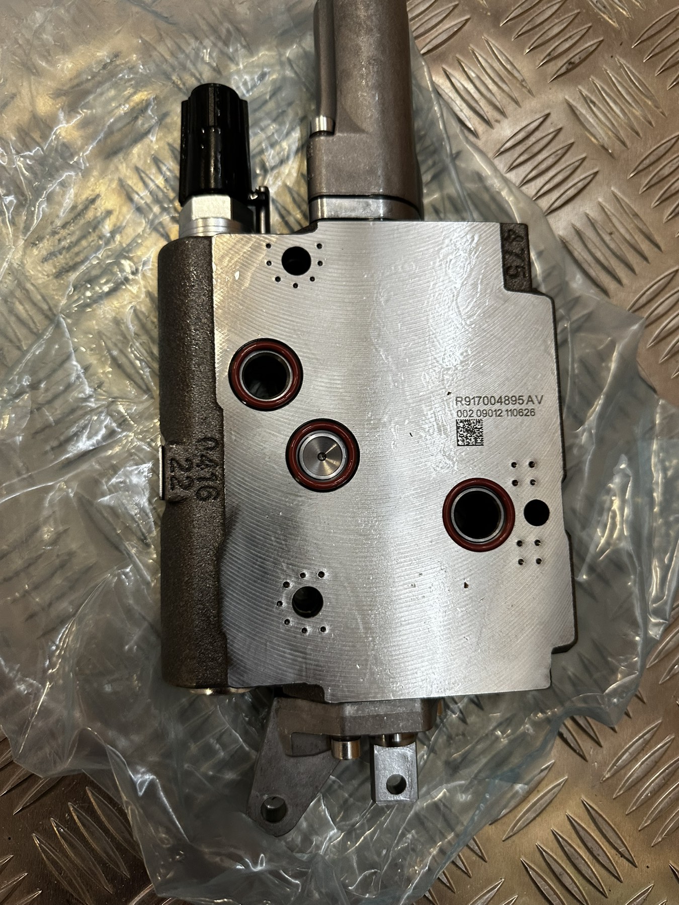 87546169 - DIRECTIONAL-CONTROL VALVE R917010118 CASE CNH
