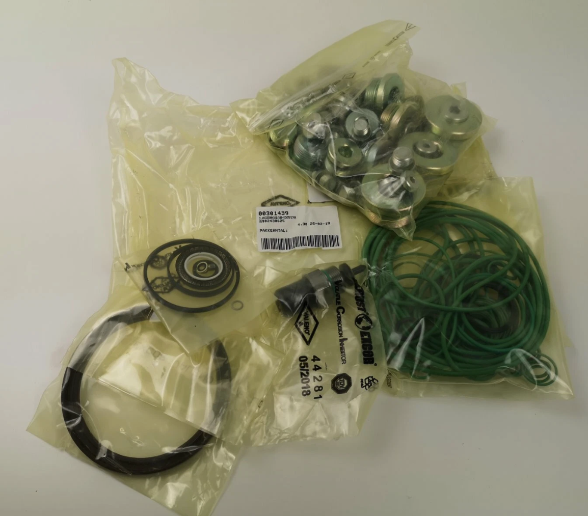 Seal kit & plugs for axial piston pump